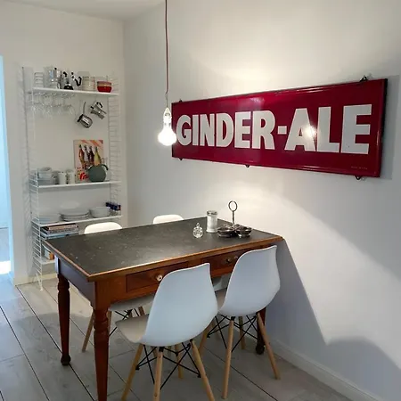 Apartamento Haus Mit Türmchen Solingen