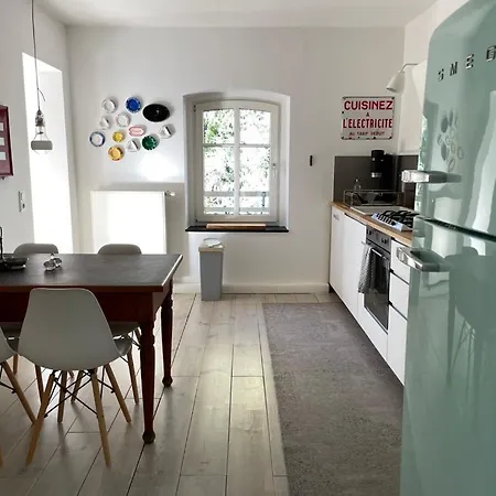 Haus Mit Tuermchen *