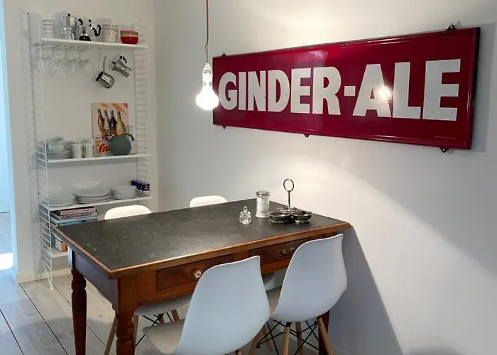 Appartement Haus Mit Tuermchen Solingen