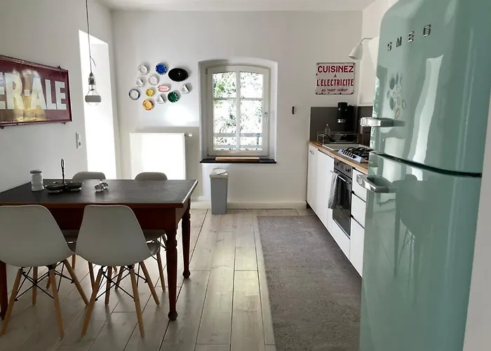 Haus Mit Tuermchen *